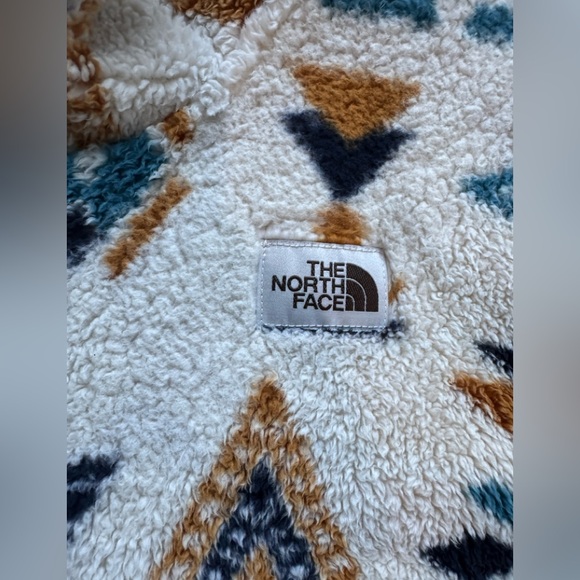 The North Face Campshire Multicolor Aztec Patterned Jacket - Picture 2 of 3